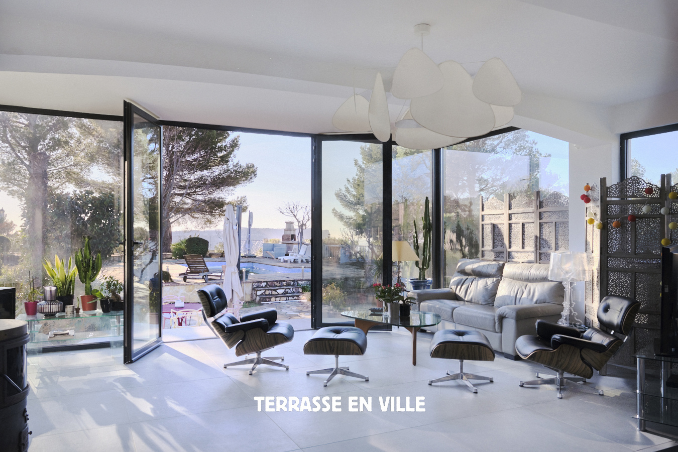 CARNOUX-EN-PROVENCE - MAISON FAMILIALE AVEC STUDIO INDEPENDANT - T8 214 m2 - VUE CAP CANAILLE - PISCINE - GARA