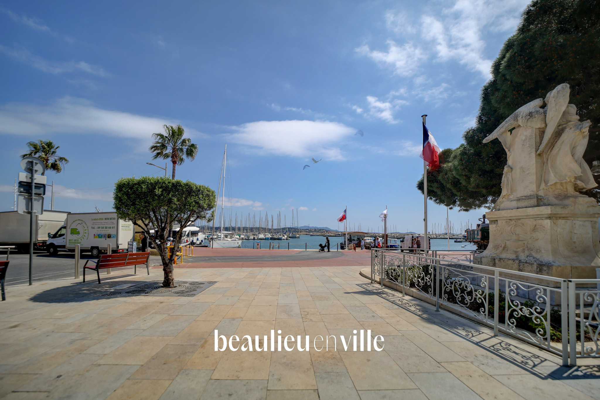 BANDOL - CENTRE-VILLE - GRAND STUDIO 30 M2 - LOGGIA - PROCHE PORT ET PLAGES