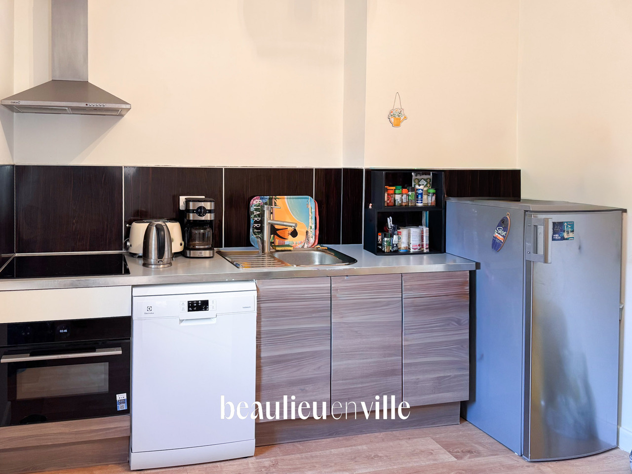 CHARMANT T2 - COEUR DE VILLE - 40M2 - PROCHE PORT ET PLAGES - PARFAIT ETAT - 179 000€