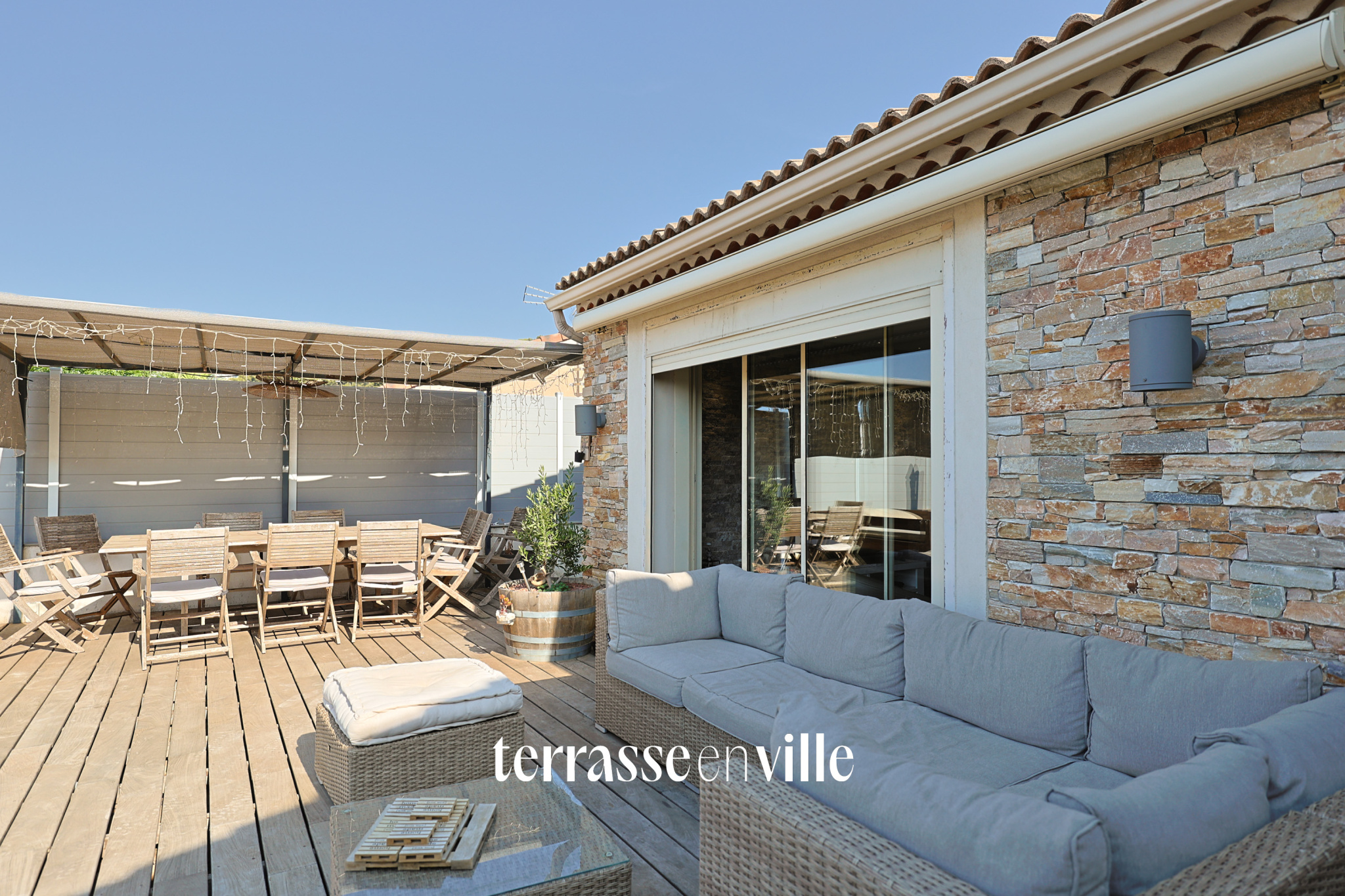 MAISON 135 M2 -  LA VALETTE - 4 CHAMBRES - PISCINE - GARAGE - PLAIN PIED - TERRAIN 674 M2. .