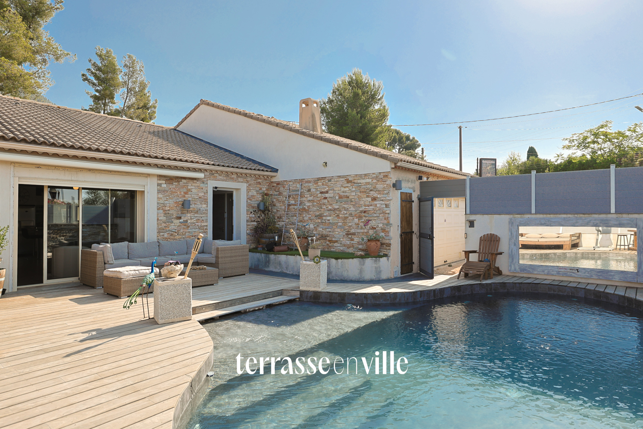 MAISON 135 M2 -  LA VALETTE - 4 CHAMBRES - PISCINE - GARAGE - PLAIN PIED - TERRAIN 674 M2. .