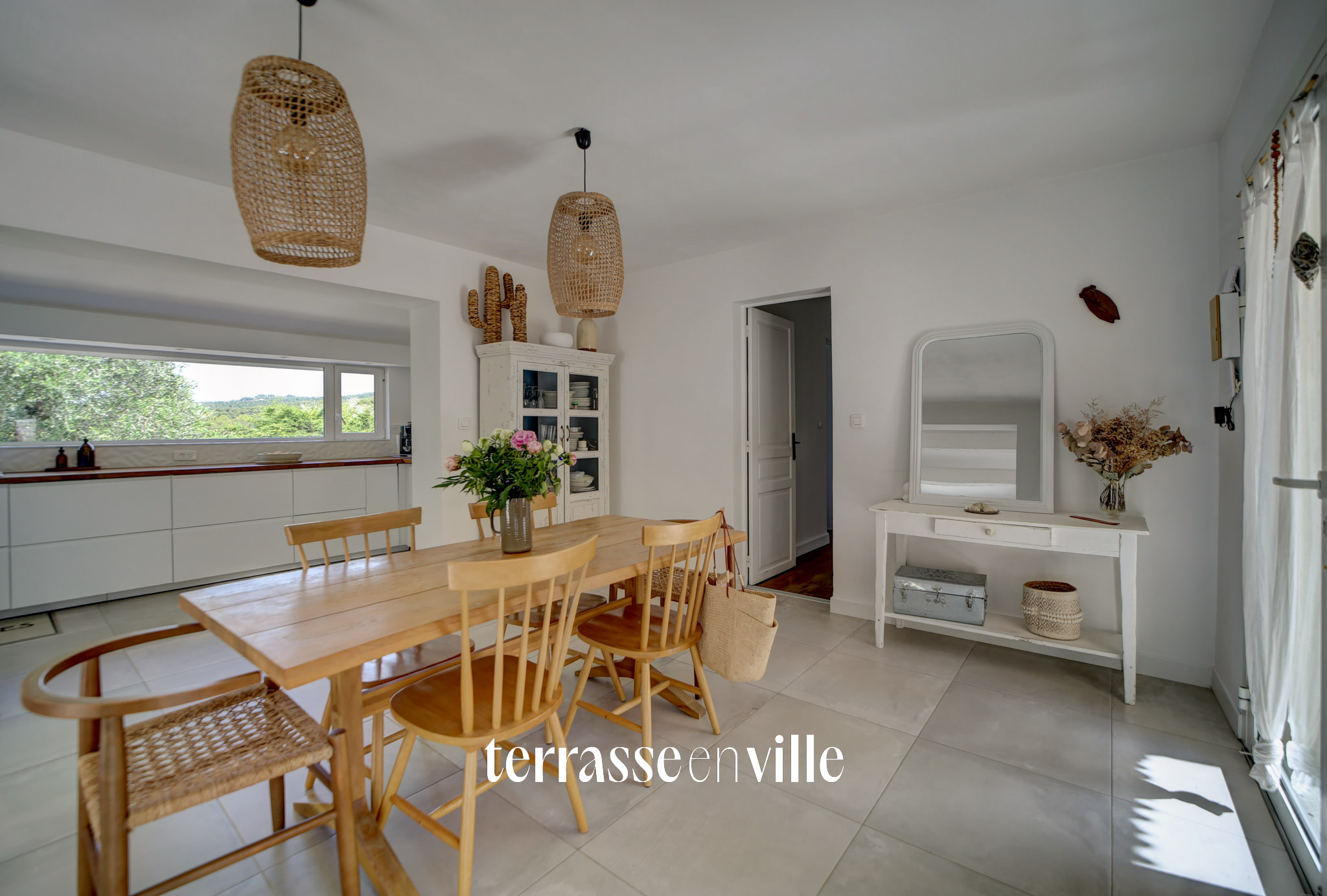 ST CYR-SUR-MER - VILLA FAMILIALE T5 RÉNOVÉE - JARDIN 2100 M2 - PISCINE - GARAGE - 790 000 €