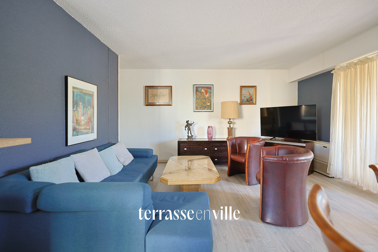 APPARTEMENT - 82 M2 - HYERES - 2 CHAMBRES - COMMERCES - PORT - PLAGE