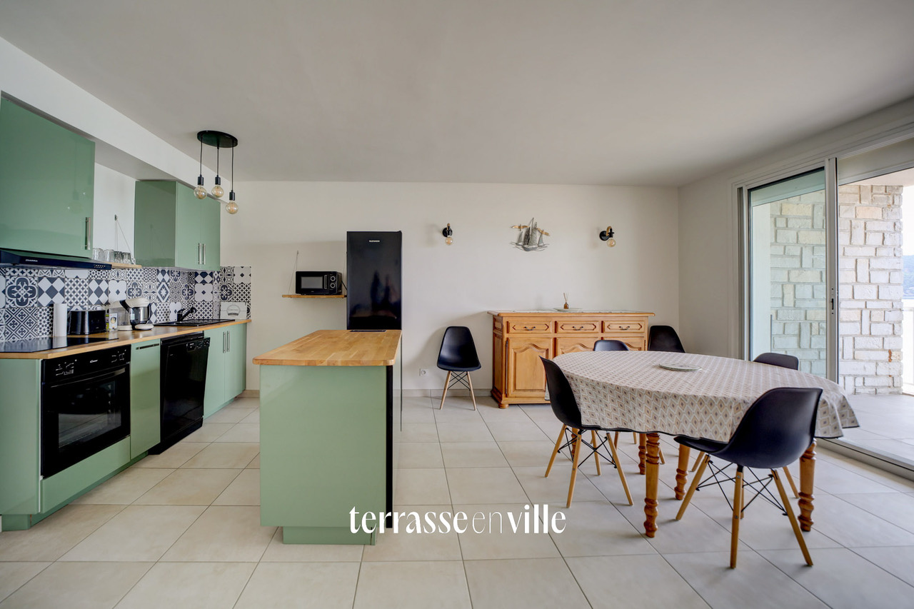 ST CYR-SUR-MER - PROMENADE ROSE - APPARTEMENT 80M2 VUE MER PANORAMIQUE - TERRASSE - GARAGE