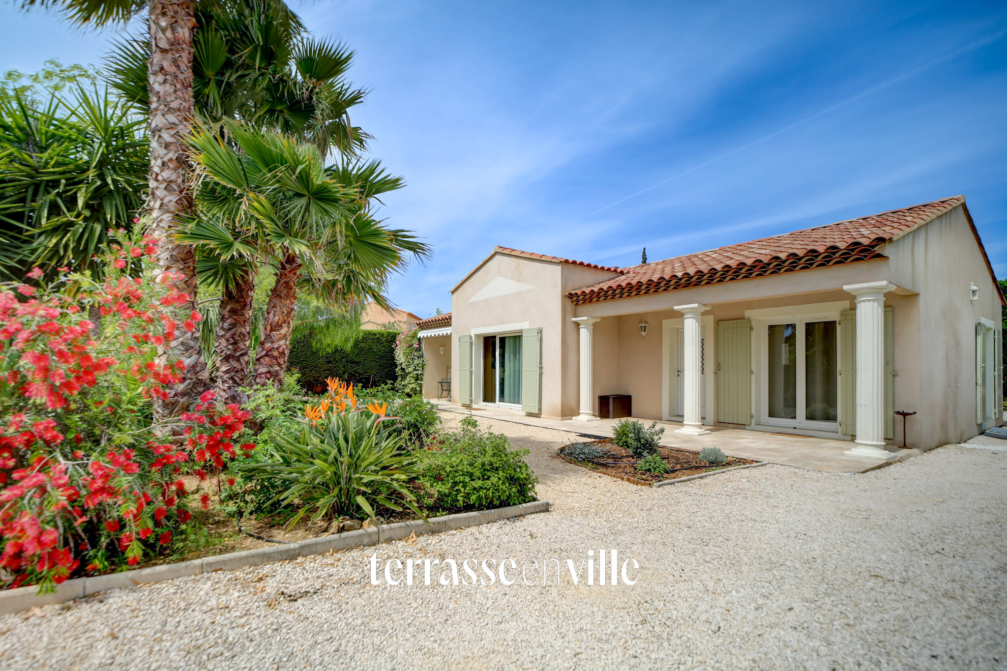 SAINT CYR SUR MER - VILLA PLAIN PIED T4 123M2 - DEPENDANCE - PROCHE VILLAGE A PIED