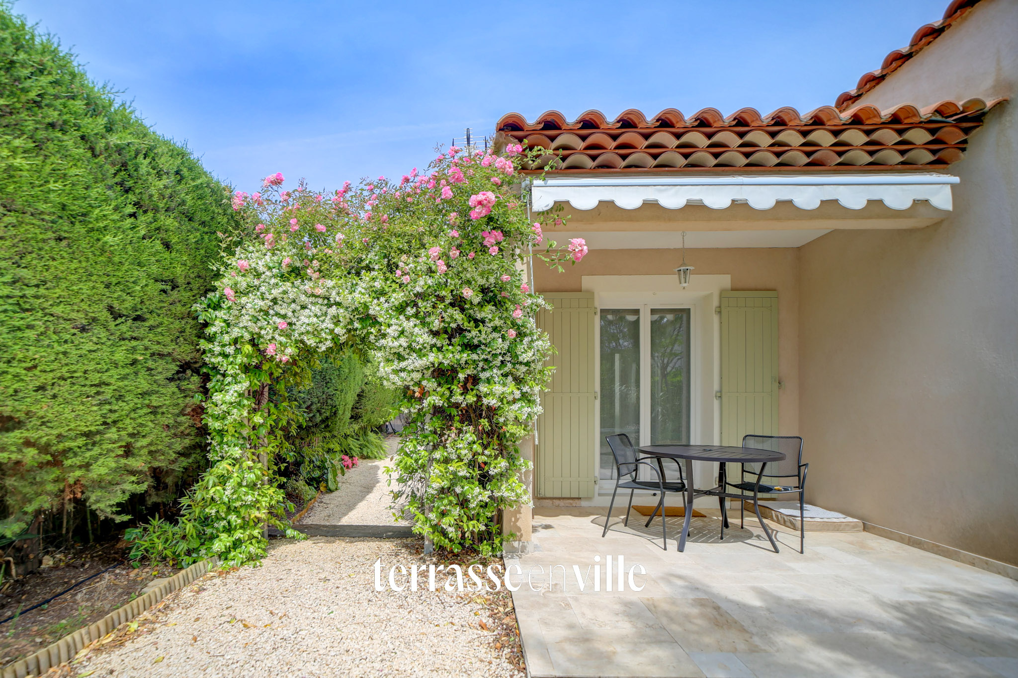 SAINT CYR SUR MER - VILLA PLAIN PIED T4 123M2 - DEPENDANCE - PROCHE VILLAGE A PIED