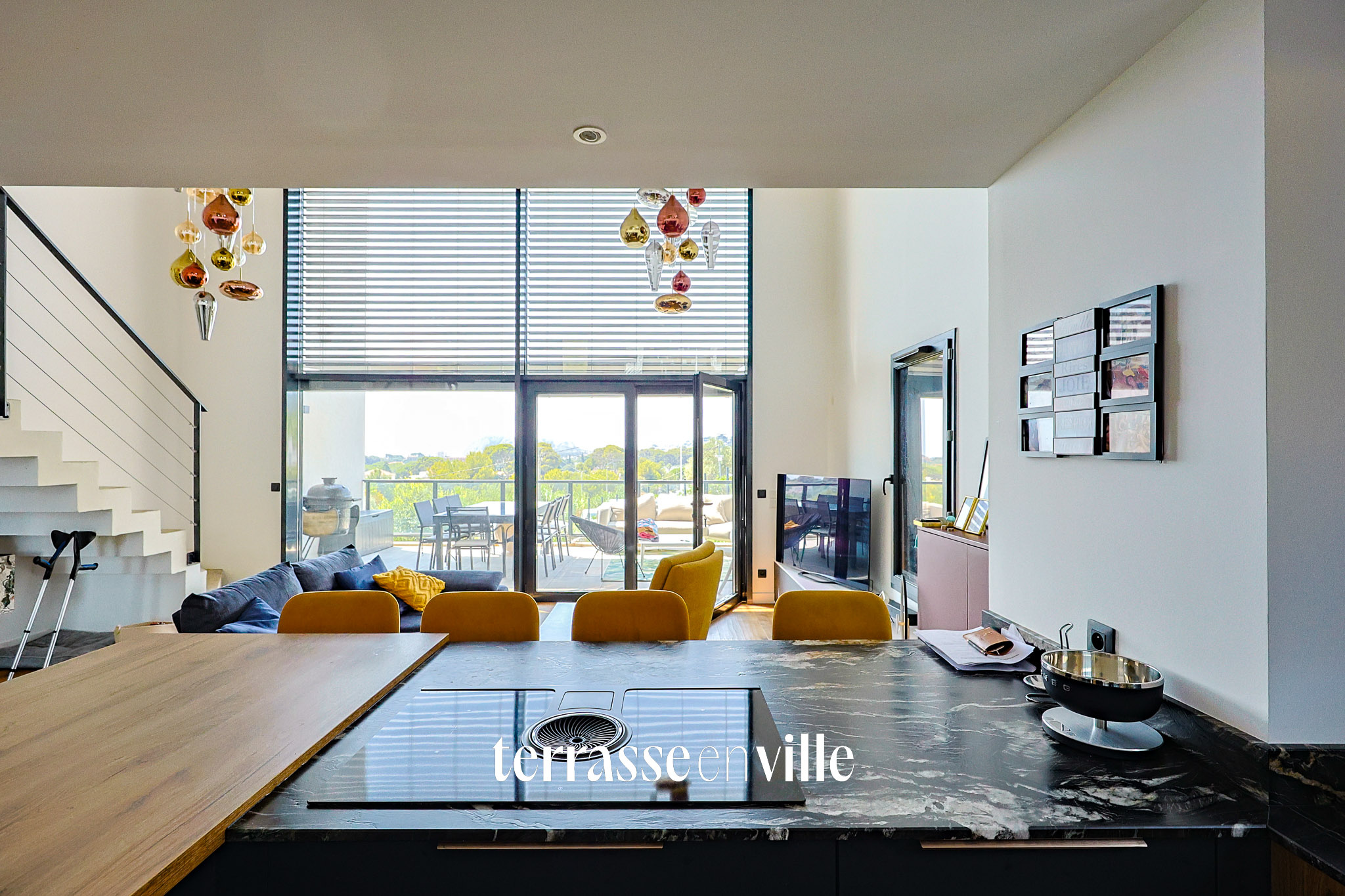 DUPLEX DE LUXE - 123M2 - TERRASSE 22M2 - ROOFTOP VUE MER 60M2 - JACUZZI - 4 PARKINGS - 885 000€