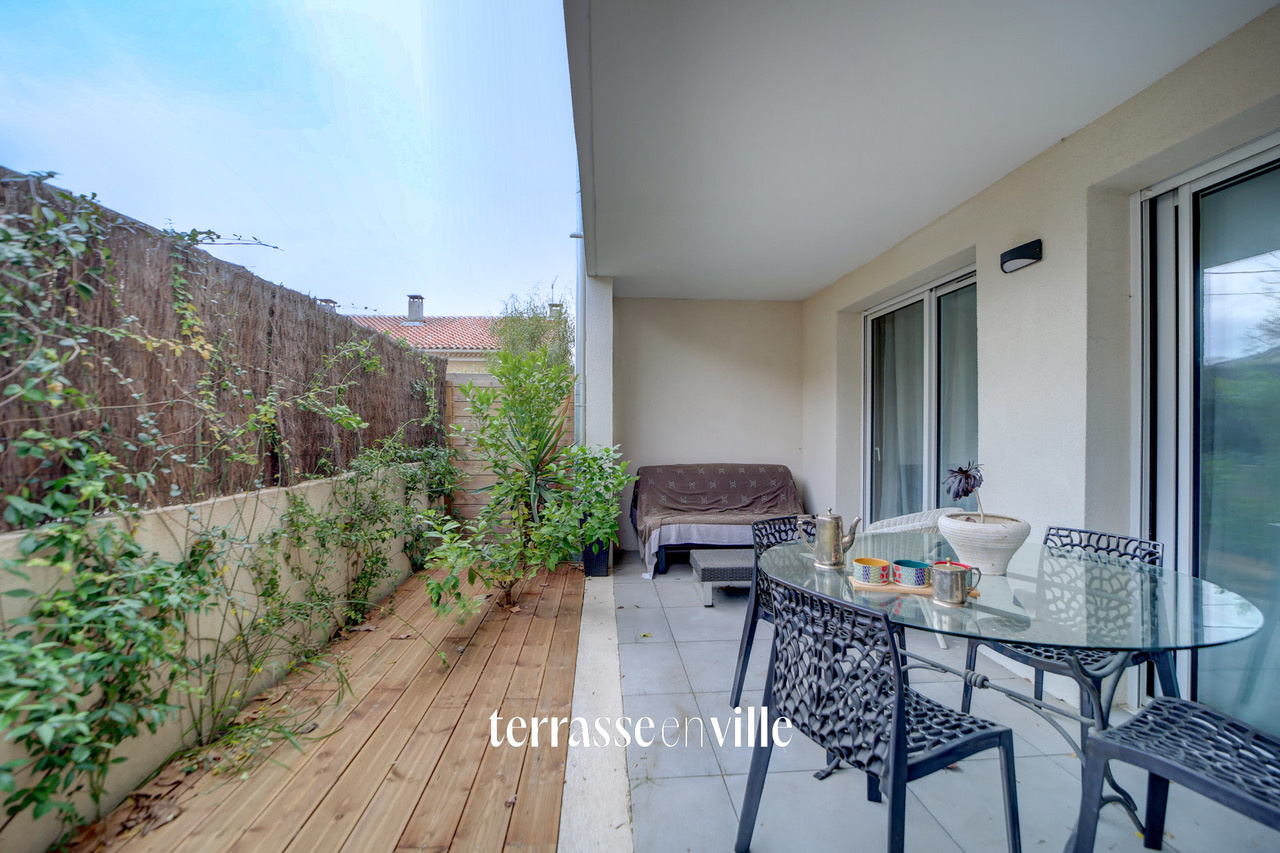ST-CYR-SUR-MER - CENTRE-VILLE- T3 RECENT - TERRASSE - ASCENSEUR - PARKING PRIVE