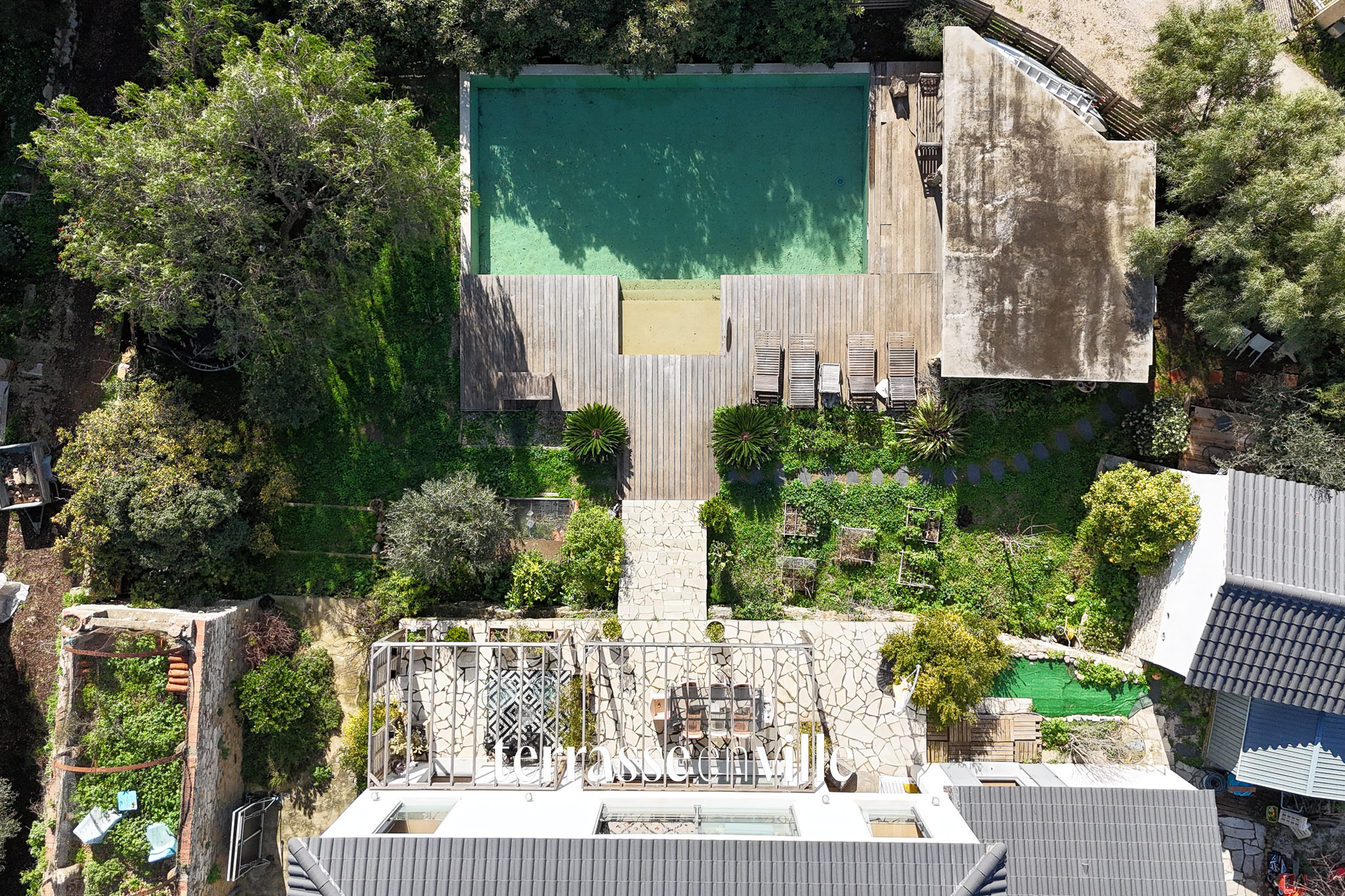 LA CIOTAT - FIGUEROLLES - MAISON FAMILIALE - T6 - 204 M2 + T2 40 M2 - PISCINE - PARCELLE 1041M2 - VUE MER - 1