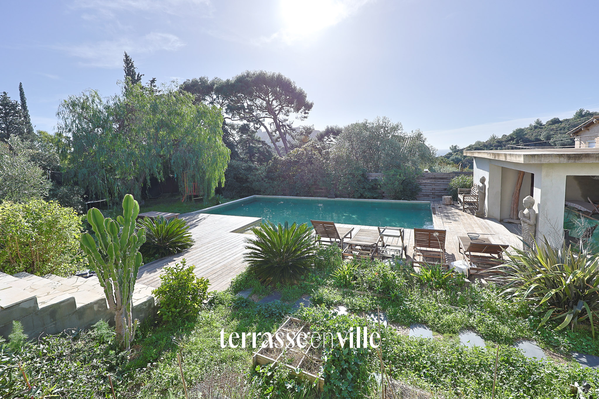 LA CIOTAT - FIGUEROLLES - MAISON FAMILIALE - T6 - 204 M2 + T2 40 M2 - PISCINE - PARCELLE 1041M2 - VUE MER - 1