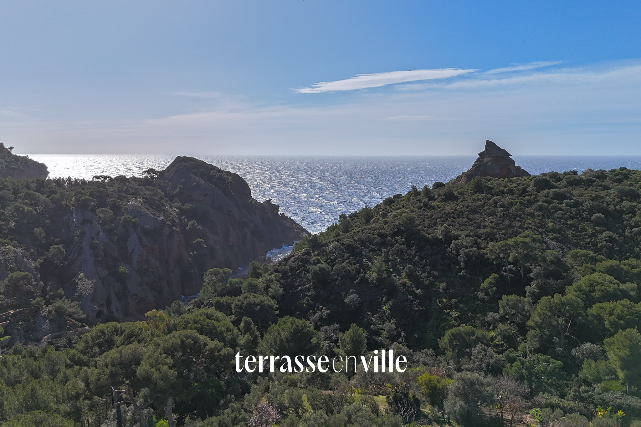 LA CIOTAT - FIGUEROLLES - MAISON FAMILIALE - T6 - 204 M2 + T2 40 M2 - PISCINE - PARCELLE 1041M2 - VUE MER - 1