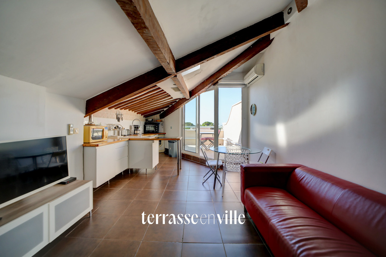LA CIOTAT CLOS DES PLAGES T3 DUPLEX DE CARACTÈRE AVEC TERRASSE ET PARKING À 2 PAS DES PLAGES - 399 000