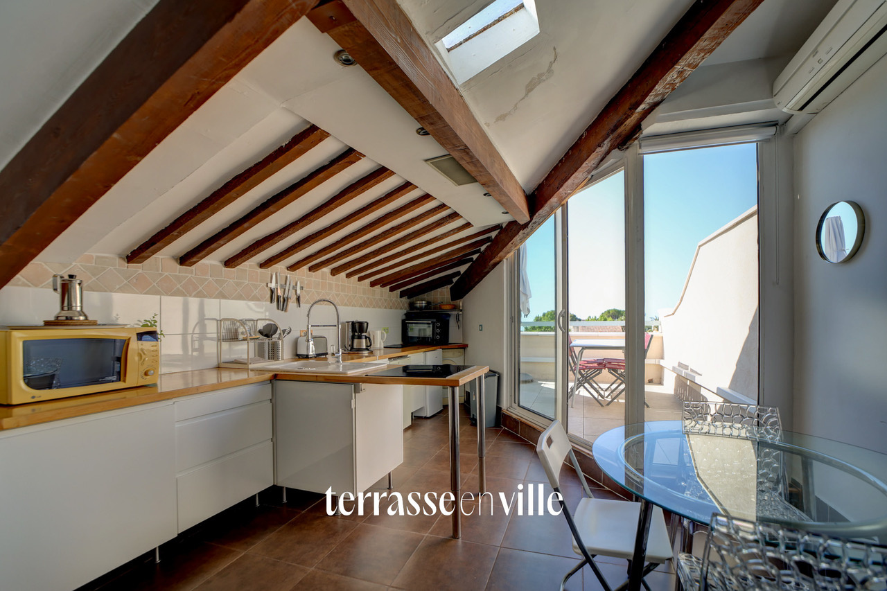 LA CIOTAT CLOS DES PLAGES T3 DUPLEX DE CARACTÈRE AVEC TERRASSE ET PARKING À 2 PAS DES PLAGES - 399 000