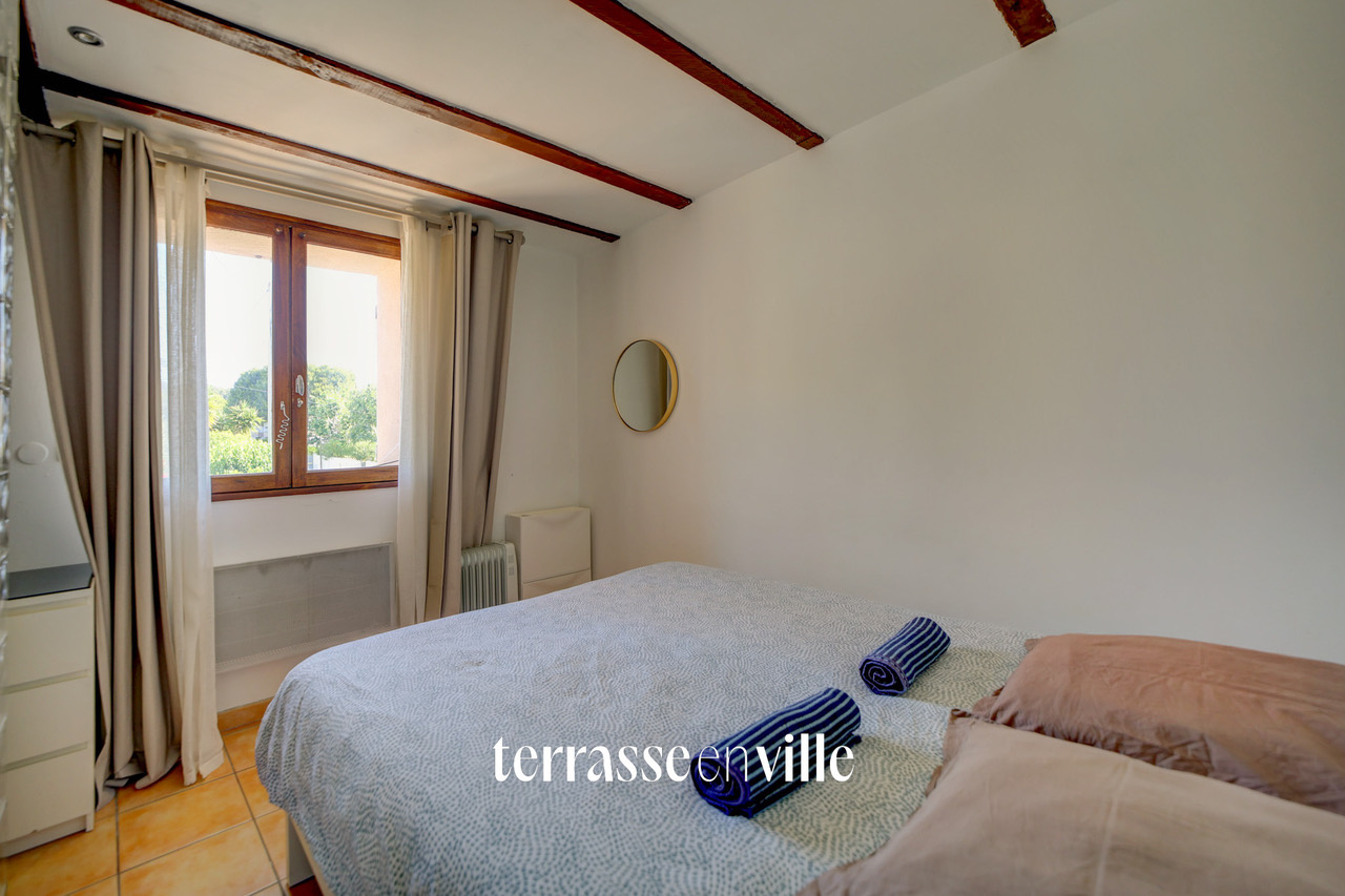 LA CIOTAT CLOS DES PLAGES T3 DUPLEX DE CARACTÈRE AVEC TERRASSE ET PARKING À 2 PAS DES PLAGES - 399 000