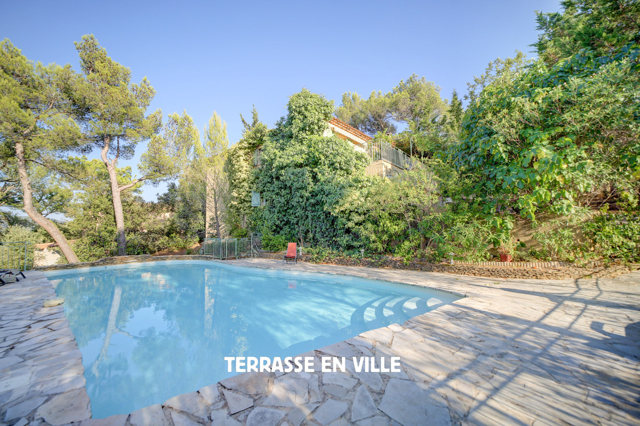 PEYPIN - VILLA T6 - 160 m2 - TERRAIN 2000 m2 - PISCINE- GARAGE - 670 000 €