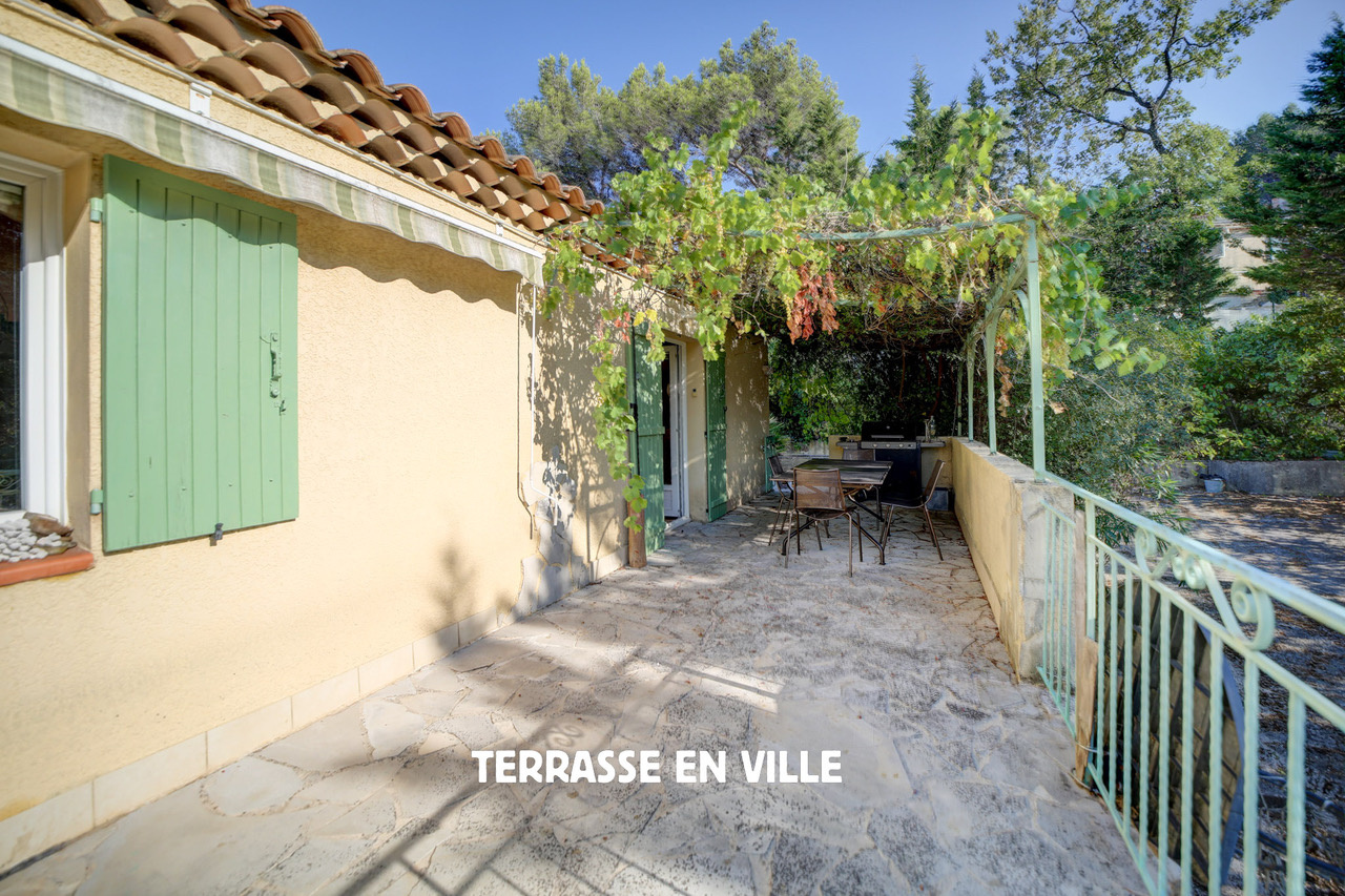 PEYPIN - VILLA T6 - 160 m2 - TERRAIN 2000 m2 - PISCINE- GARAGE - 670 000 €