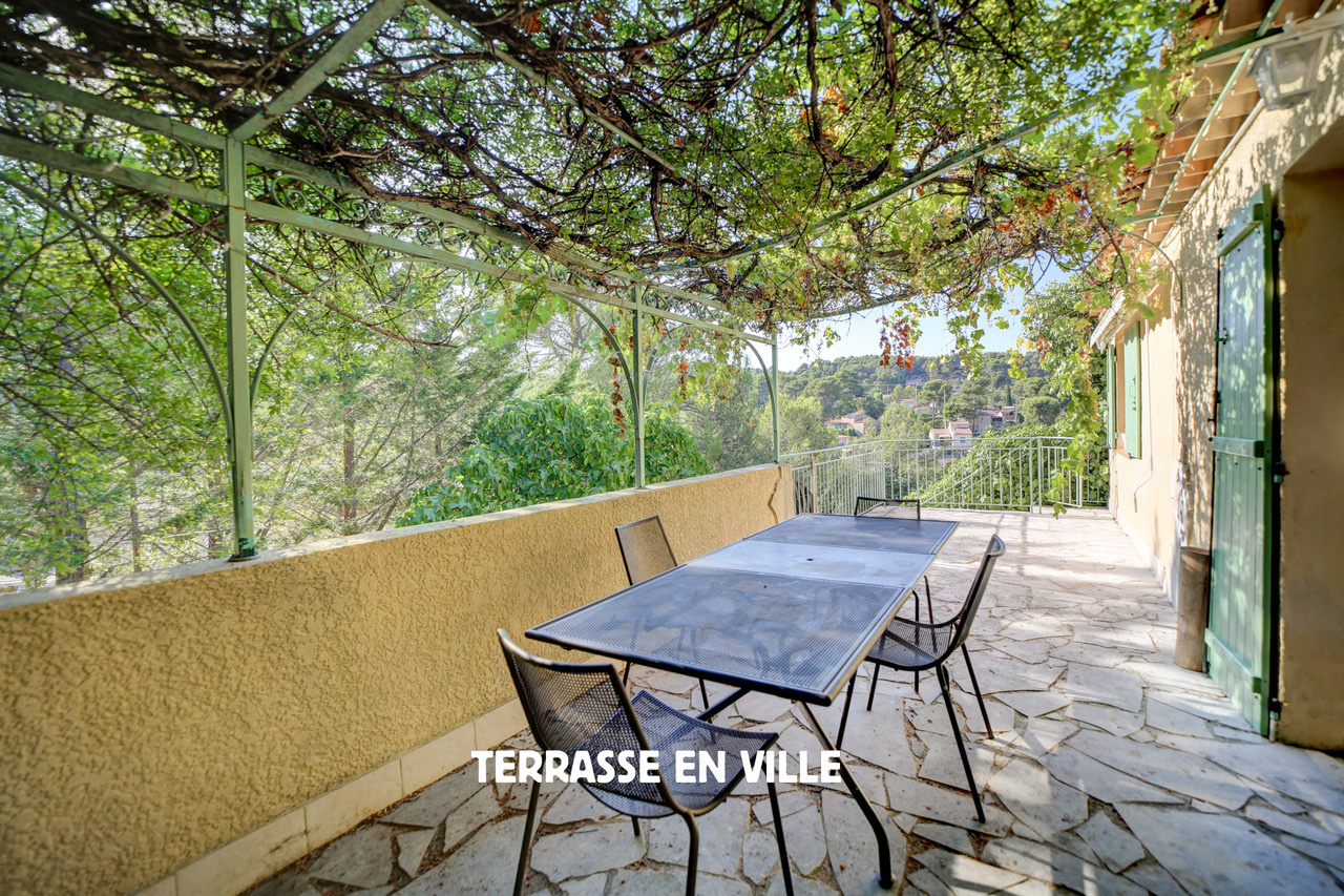 PEYPIN - VILLA T6 - 160 m2 - TERRAIN 2000 m2 - PISCINE- GARAGE - 670 000 €