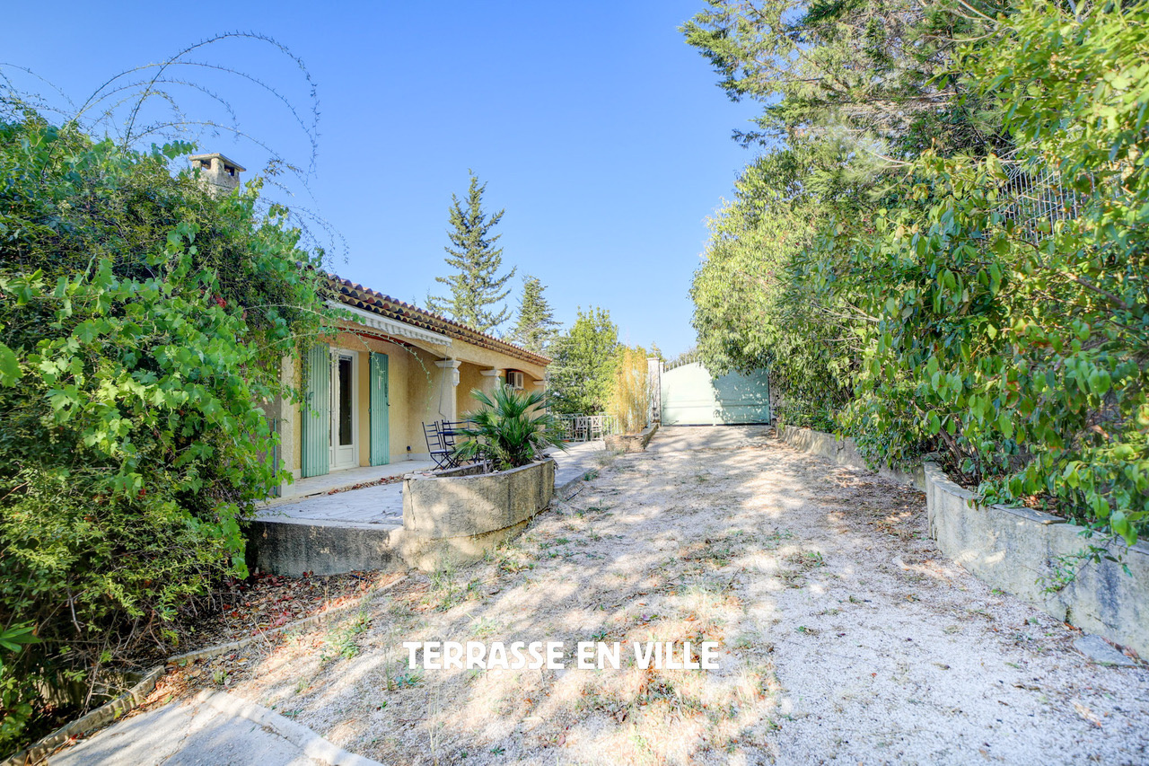 PEYPIN - VILLA T6 - 160 m2 - TERRAIN 2000 m2 - PISCINE- GARAGE - 670 000 €