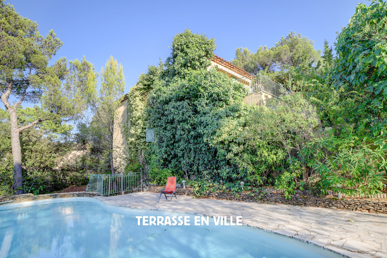 PEYPIN - VILLA T6 - 160 m2 - TERRAIN 2000 m2 - PISCINE- GARAGE - 670 000 €