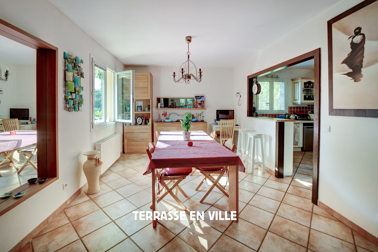 PEYPIN - VILLA T6 - 160 m2 - TERRAIN 2000 m2 - PISCINE- GARAGE - 599 000 €