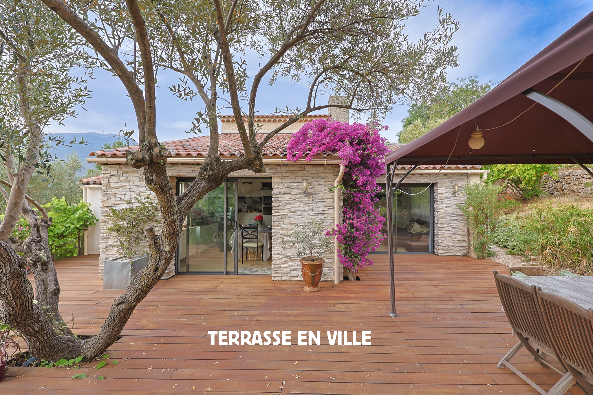 Toulon Ouest - Maison Familiale 230m2 - Parcelle 2000m2 - Piscine - Vue dégagée - 745 000€
