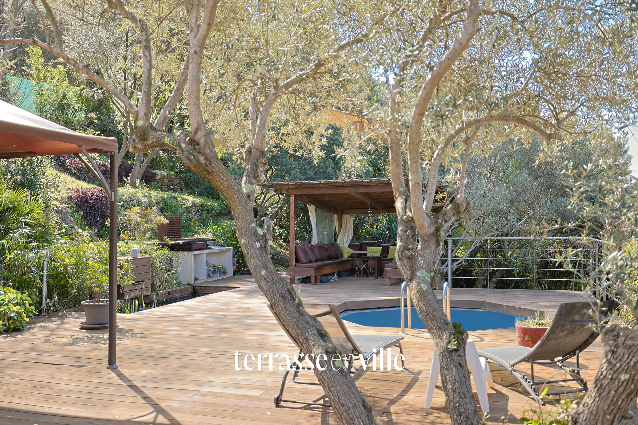 Toulon Ouest - Maison Familiale 230m2 - Parcelle 2000m2 - Piscine - Vue dégagée - 745 000€