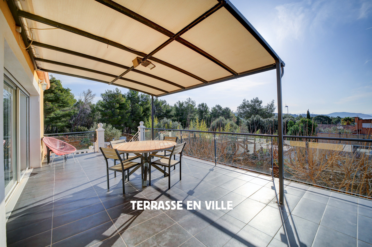 LA CIOTAT - HAUTEURS DE FONTSAINTE - VILLA VUE MER - PISCINE - DÉPENDANCE - GARAGE