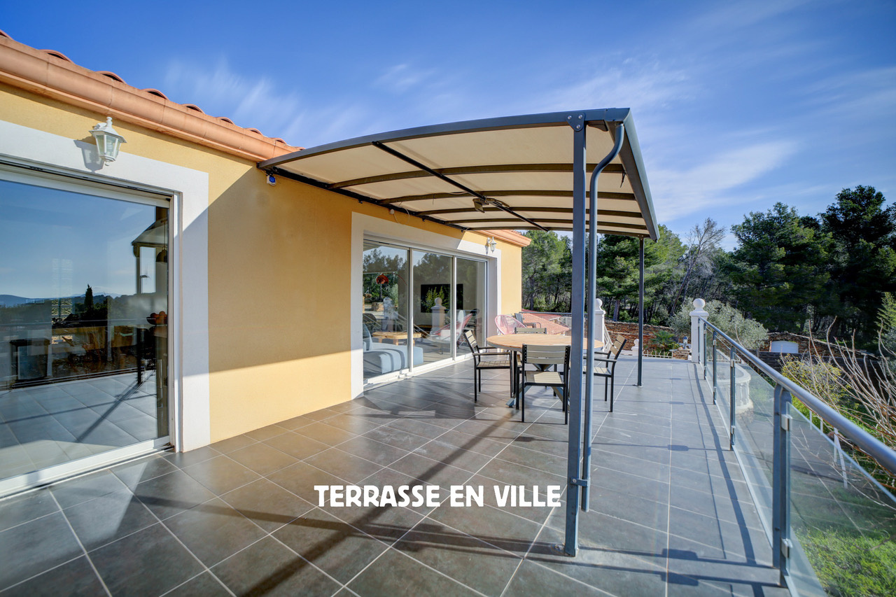 LA CIOTAT - HAUTEURS DE FONTSAINTE - VILLA VUE MER - PISCINE - DÉPENDANCE - GARAGE