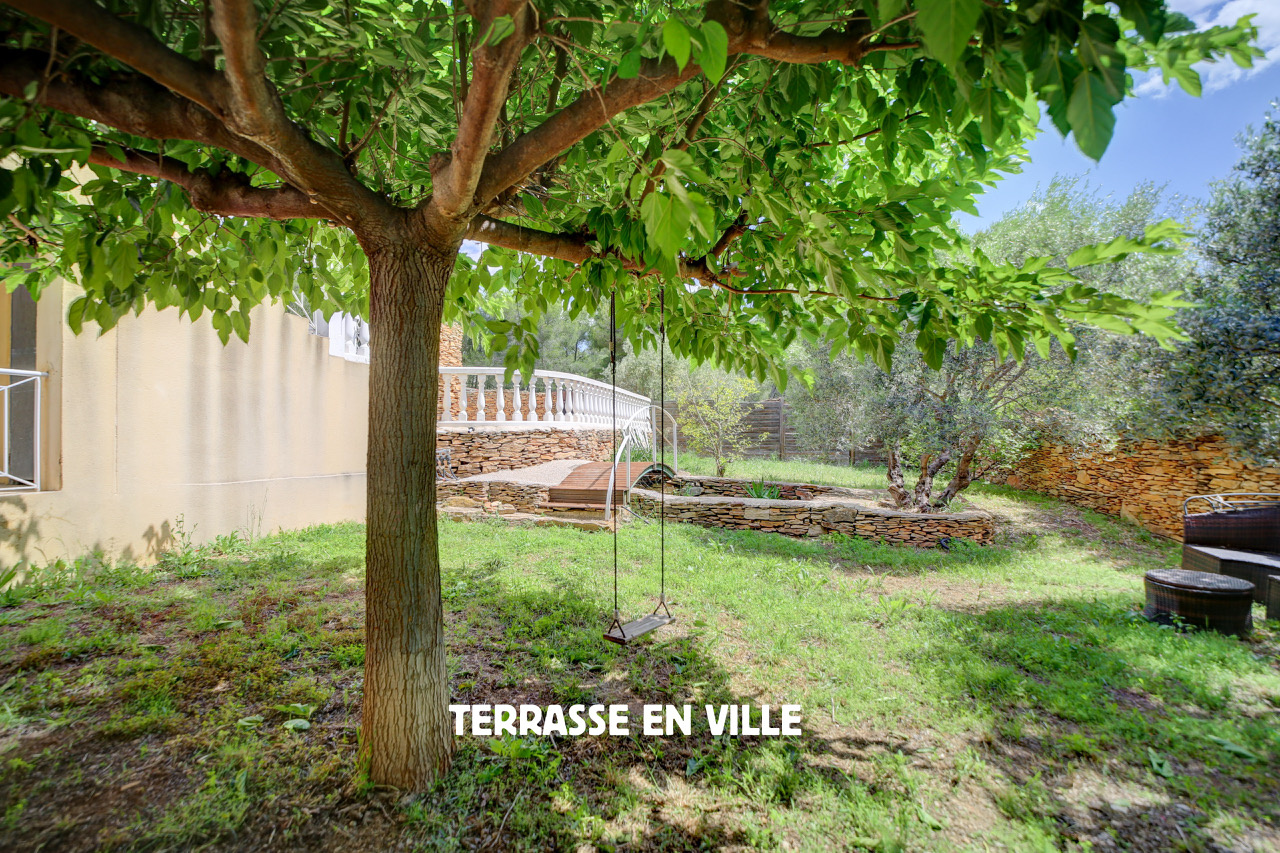 LA CIOTAT - HAUTEURS DE FONTSAINTE - VILLA VUE MER - PISCINE - DÉPENDANCE - GARAGE