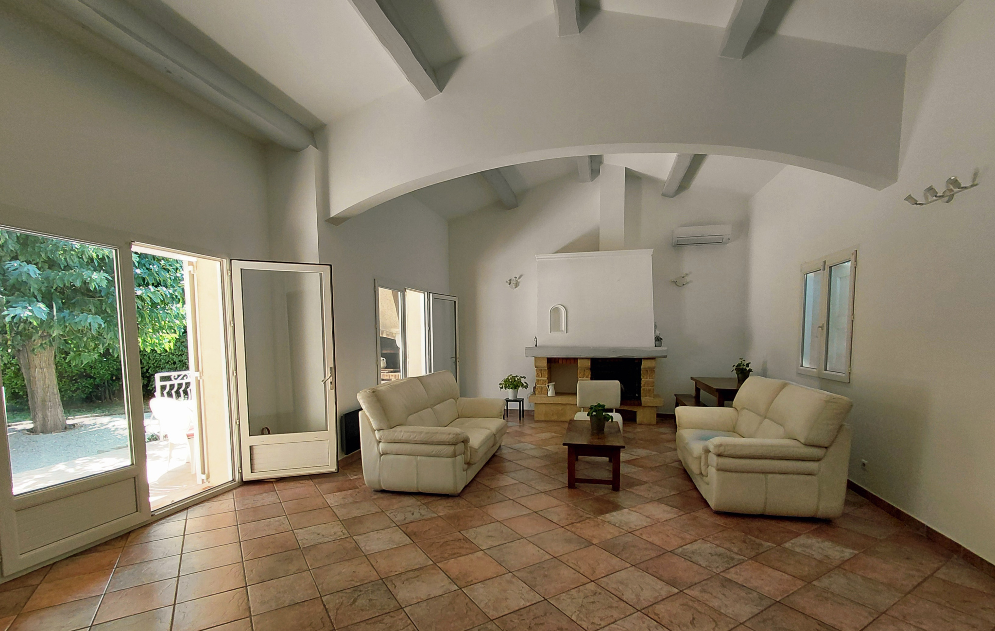 LA CIOTAT - QUARTIER RÉSIDENTIEL - MAISON FAMILIALE - T5 130M2 - PISCINE PLEIN SUD - GARAGE - TERRAIN ARBORÉ