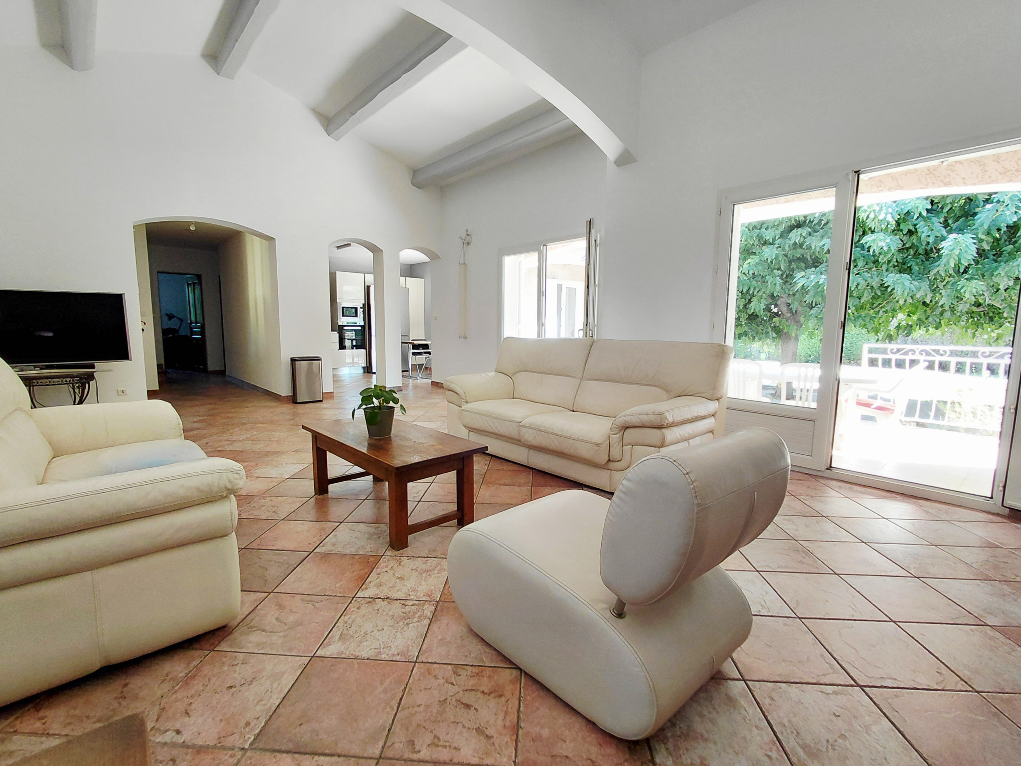 LA CIOTAT - QUARTIER RÉSIDENTIEL - MAISON FAMILIALE - T5 130M2 - PISCINE PLEIN SUD - GARAGE - TERRAIN ARBORÉ