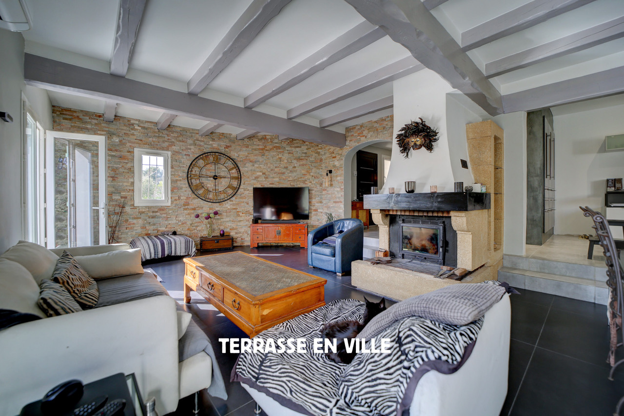 BELLE VILLA RENOVEE 214M2 - QUARTIER FONTSAINTE - T2 INDEPENDANT - PISCINE - 940 000€