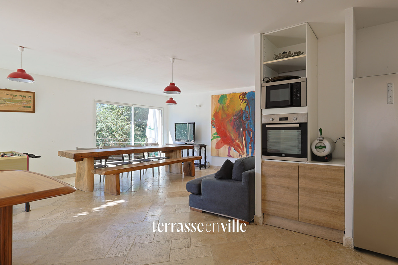 CABASSE - PROPRIÉTÉ 322M2 - T8/9 - TERRASSES - PISCINES - GARAGE - DÉPENDANCES