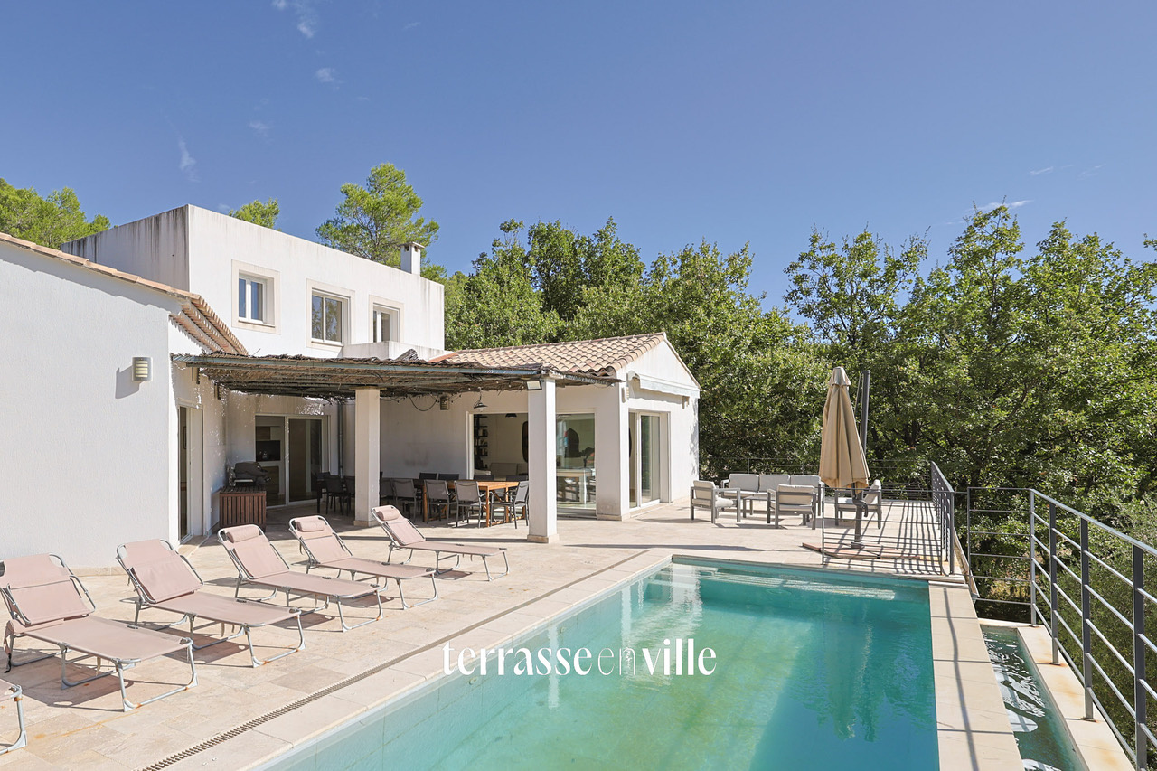 CABASSE - PROPRIÉTÉ 322M2 - T8/9 - TERRASSES - PISCINES - GARAGE - DÉPENDANCES