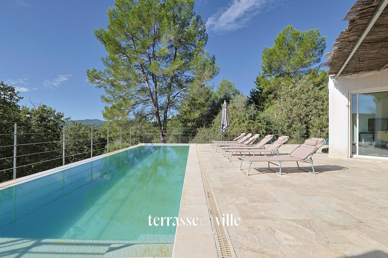 CABASSE - PROPRIÉTÉ 322M2 - T8/9 - TERRASSES - PISCINES - GARAGE - DÉPENDANCES