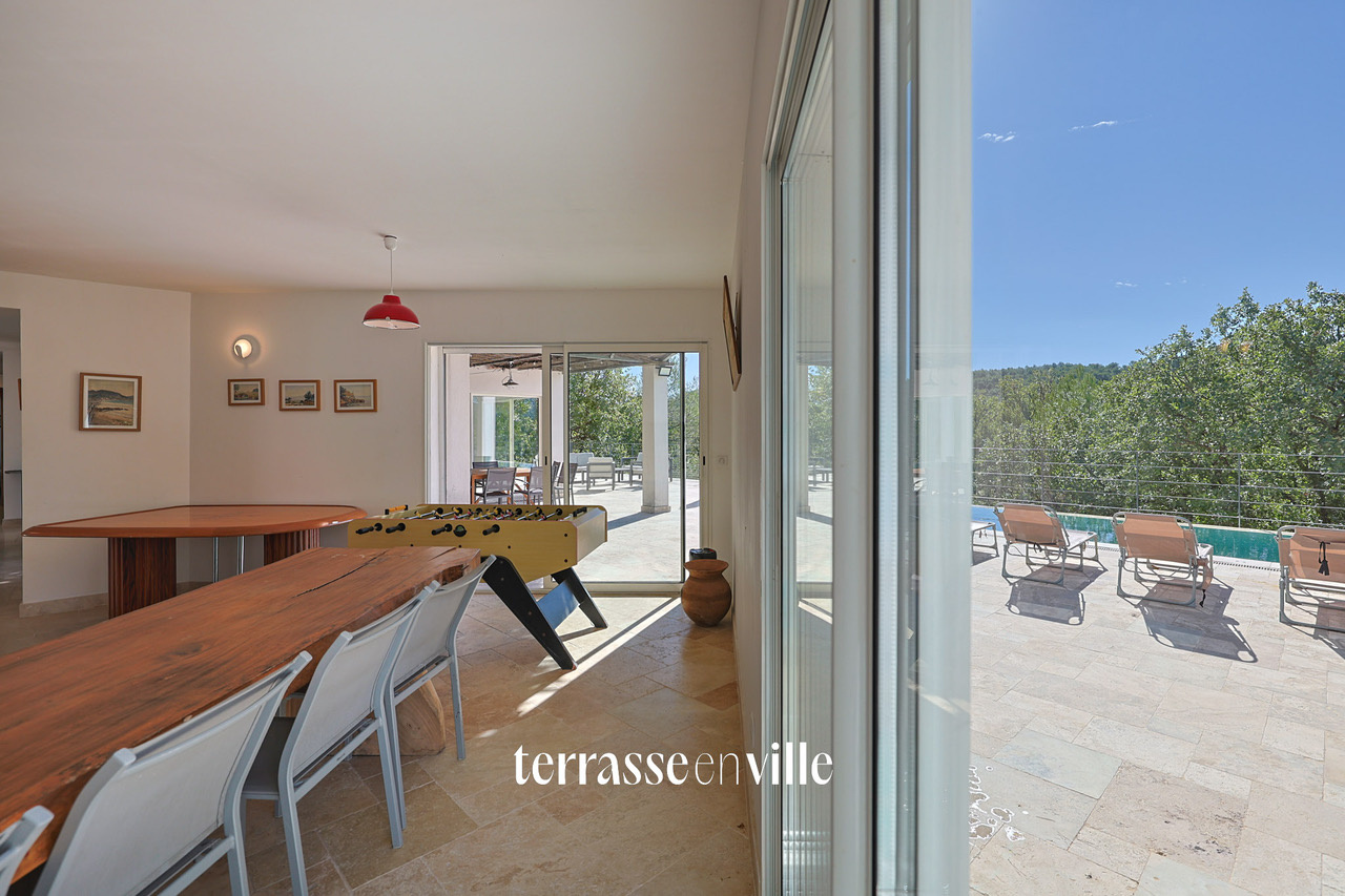 CABASSE - PROPRIÉTÉ 322M2 - T8/9 - TERRASSES - PISCINES - GARAGE - DÉPENDANCES