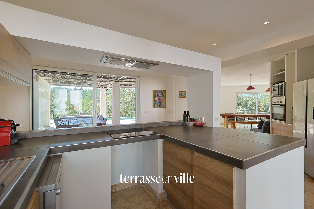 CABASSE - PROPRIÉTÉ 322M2 - T8/9 - TERRASSES - PISCINES - GARAGE - DÉPENDANCES