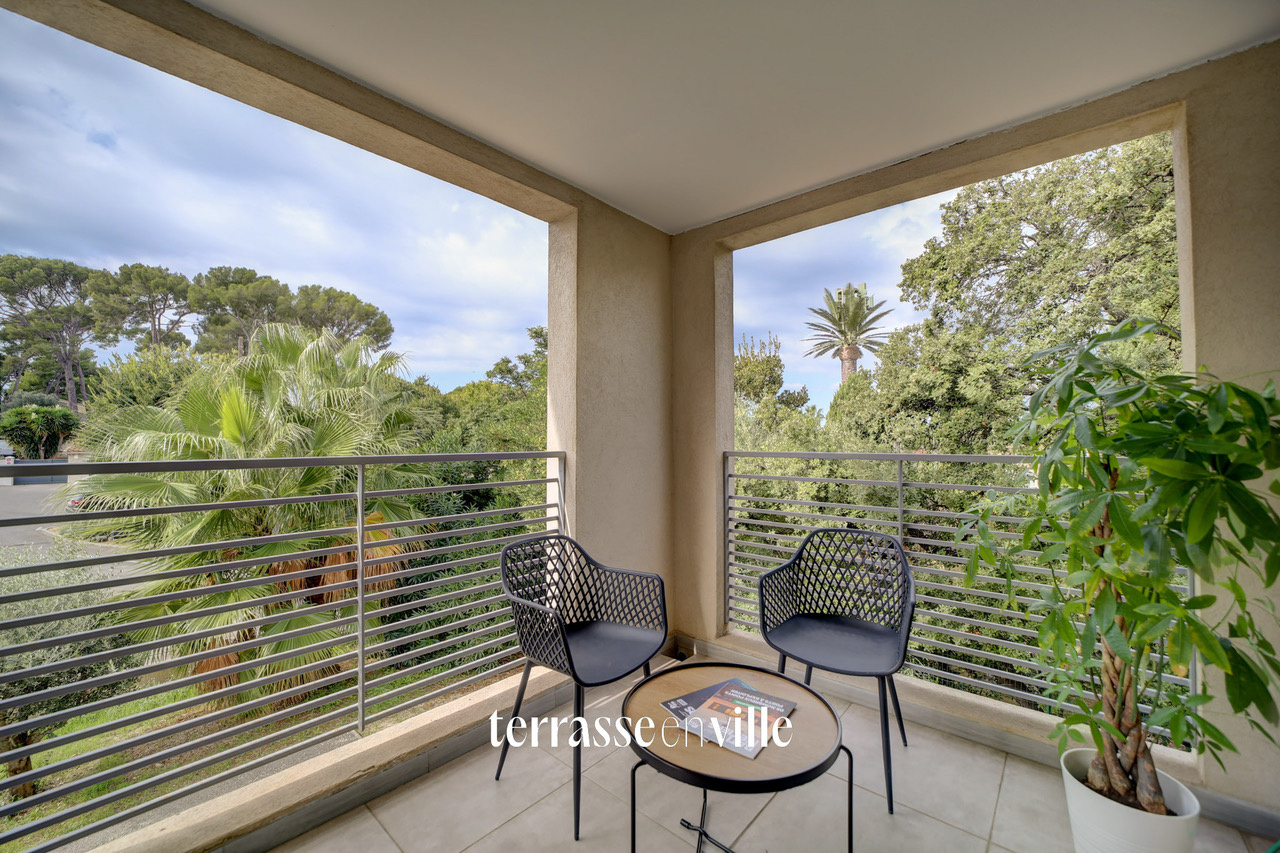 SANARY-SUR-MER - DUPLEX RECENT T4 - 127 M2 - TERRASSES - DERNIER ETAGE - PARKINGS