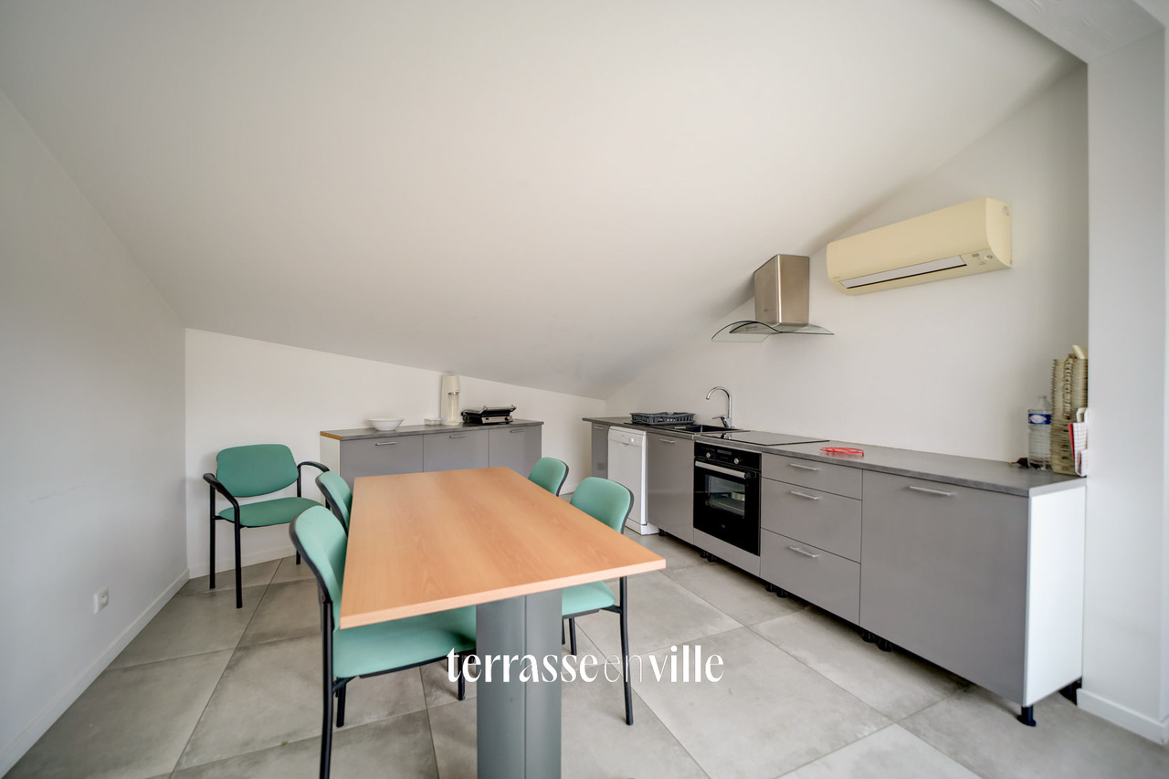 SANARY-SUR-MER - DUPLEX RECENT T4 - 127 M2 - TERRASSES - DERNIER ETAGE - PARKINGS