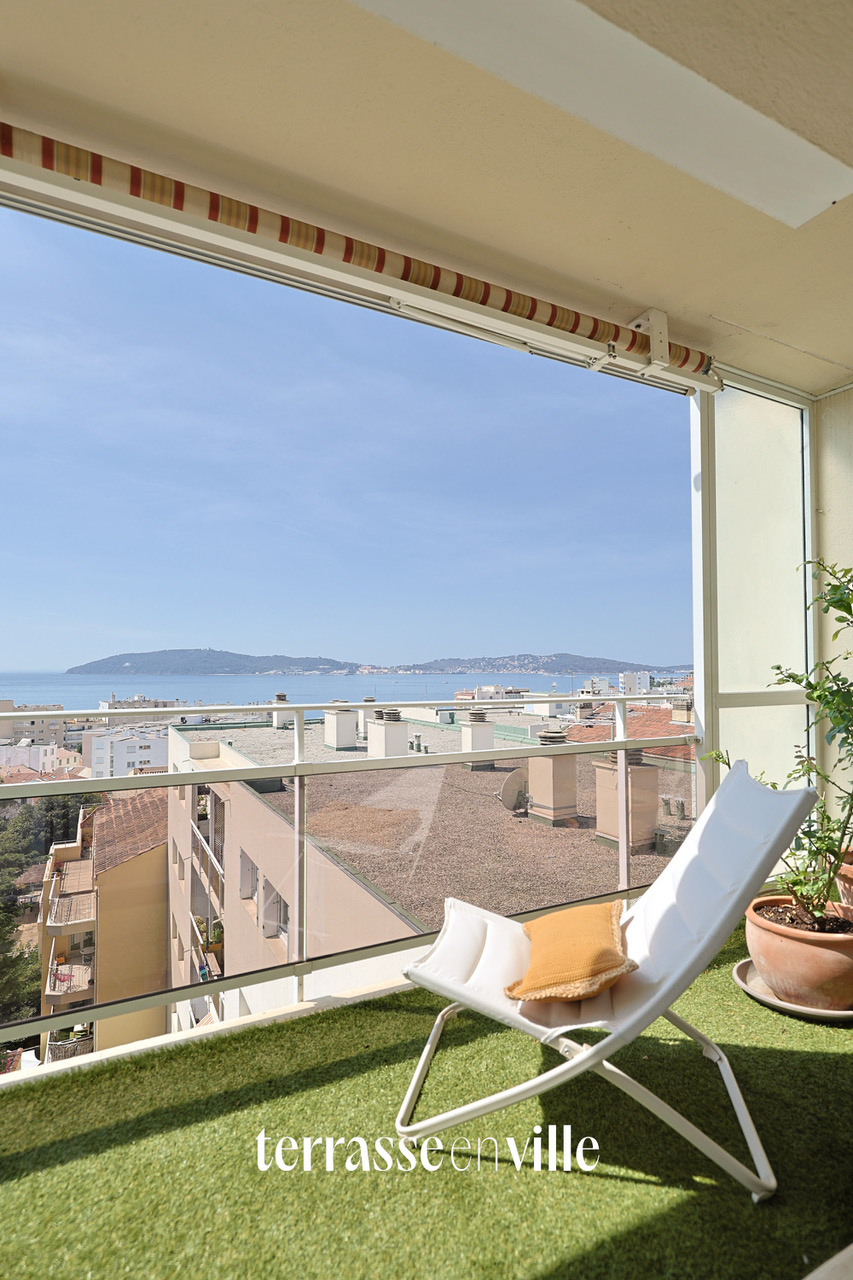Roof-top de 91m2 avec terrasse de 55m2 proche des plages avec vue panoramique mer et cœur quartier Mourillon