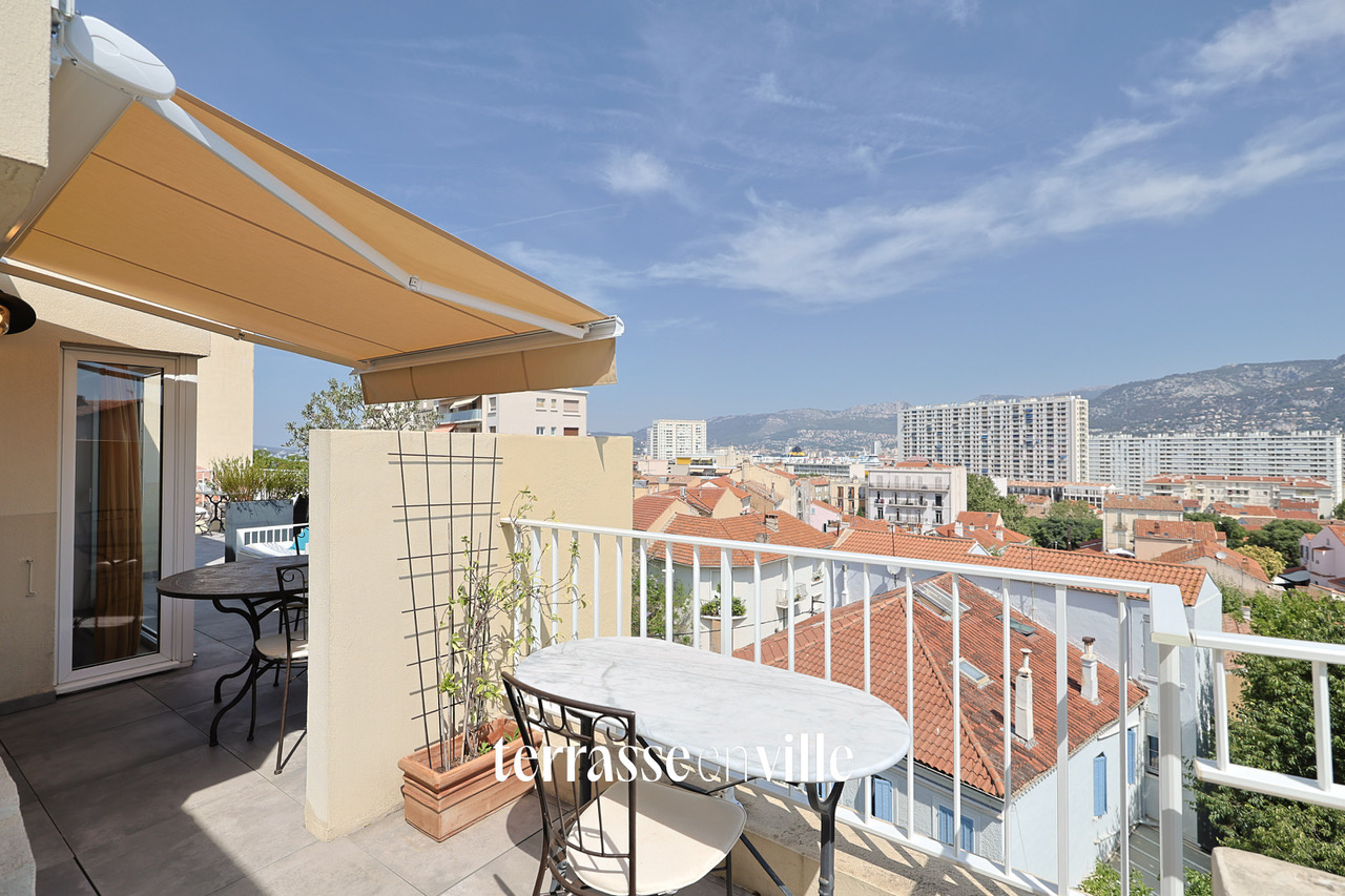 Roof-top de 91m2 avec terrasse de 55m2 proche des plages avec vue panoramique mer et cœur quartier Mourillon