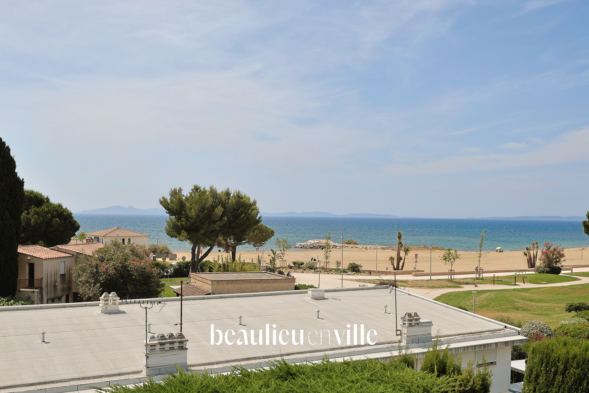 EXCLUSIVITE - APPARTEMENT T2 -18 M2 - PLAGES - MER - COMMERCE - PORT - PARKING - 158 000 €