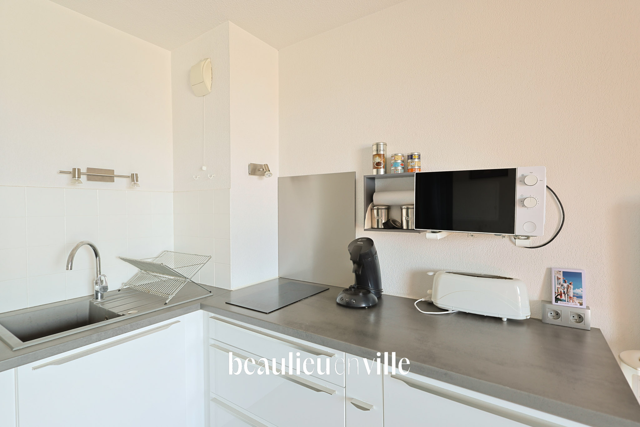 EXCLUSIVITE - APPARTEMENT T2 -18 M2 - PLAGES - MER - COMMERCE - PORT - PARKING - 158 000 €