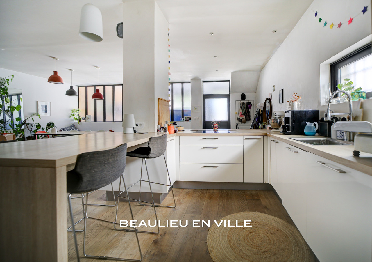 LA CIOTAT - CENTRE-VILLE - LOFT 137 M2 - GARAGE - 470 000  €