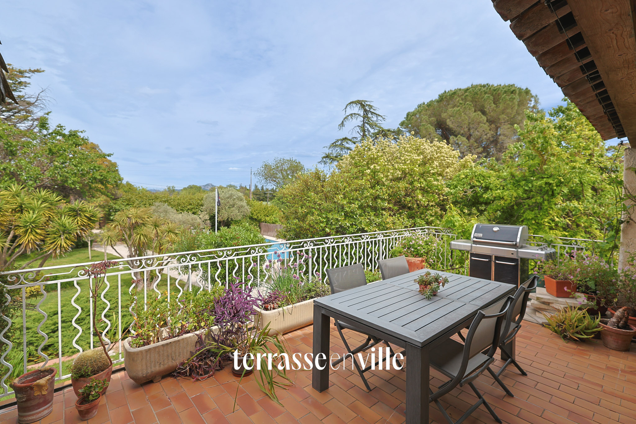 Maison de caractère avec un bel espace piscine, détente, sans vis-à-vis