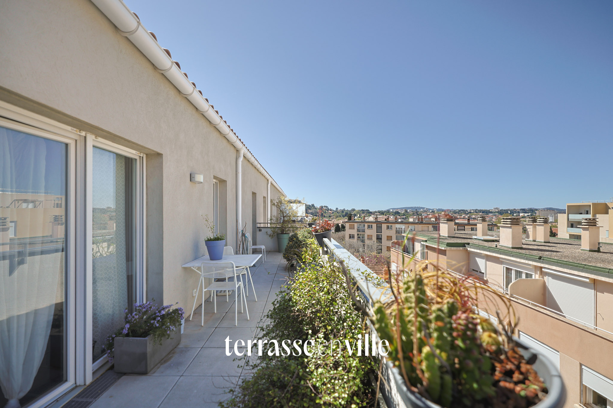 Dernier étage d'exception avec grande terrasse et vue dégagée