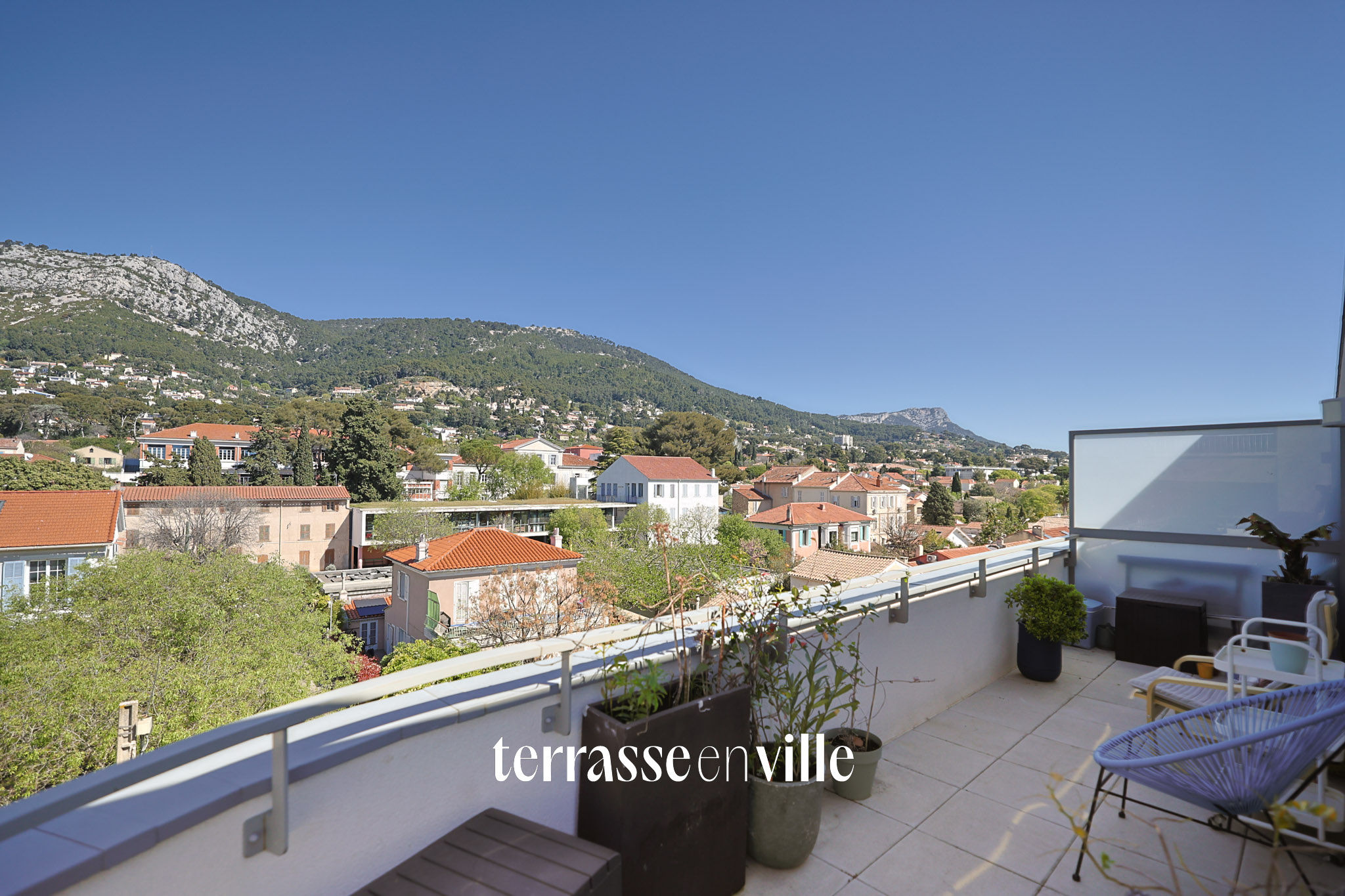 Dernier étage d'exception avec grande terrasse et vue dégagée