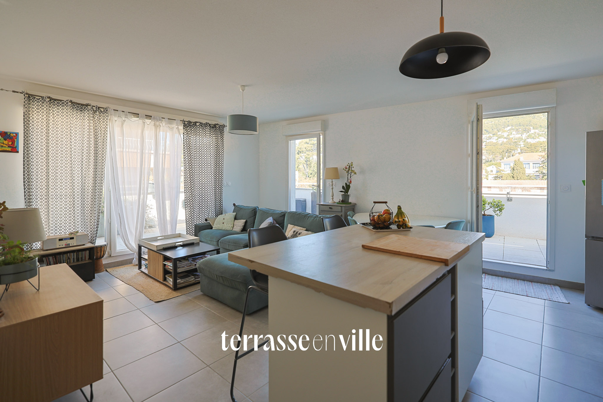 Dernier étage d'exception avec grande terrasse et vue dégagée