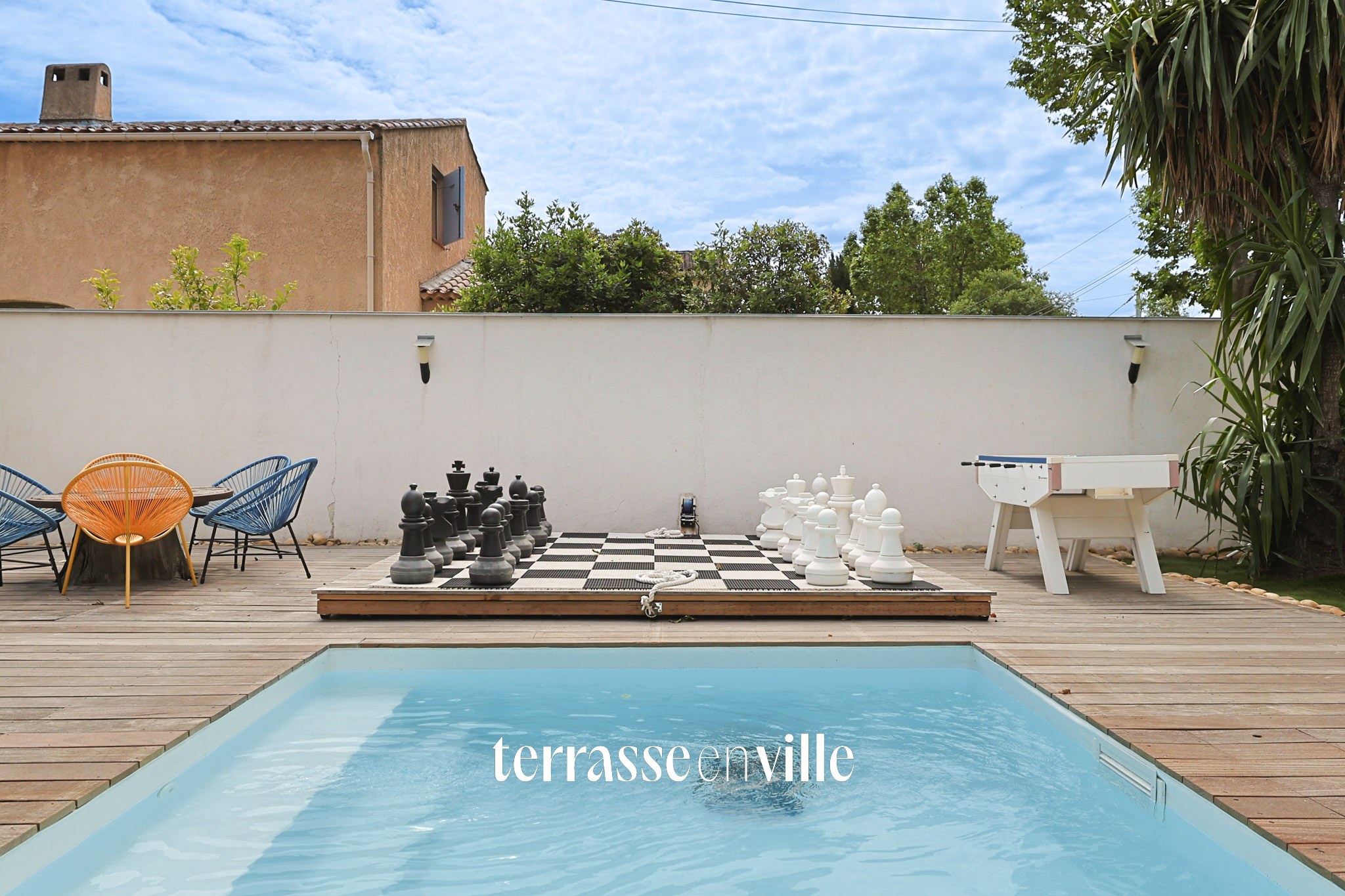 MAISON - TOULON EST - 125 M2 - 3 CHAMBRES - DEPENDANCE - PISCINE - PARKING - COMMERCE - JARDIN