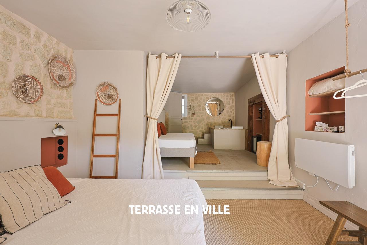 EVENOS - MAS DU 18ème - 400m2 - PISCINE